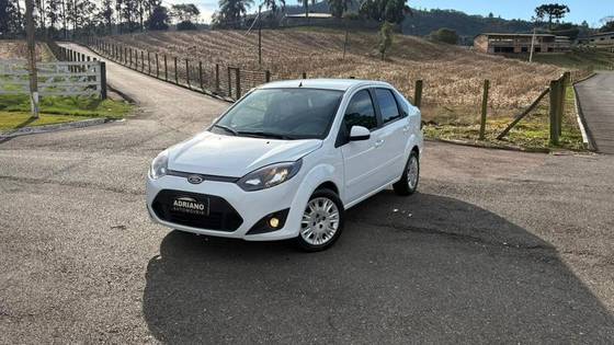FORD FIESTA 1.6 ROCAM SE 8V FLEX 4P MANUAL FORD FIESTA 1.6 ROCAM SE 8V FLEX 4P MANUAL